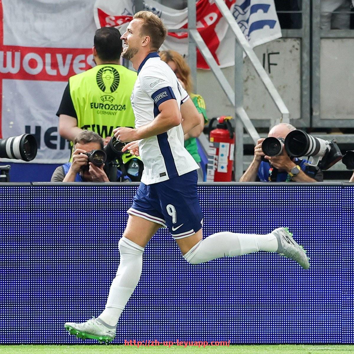 乐鱼体育入口-法甲球队资金运作机制及其对俱乐部稳定发展的支持作用