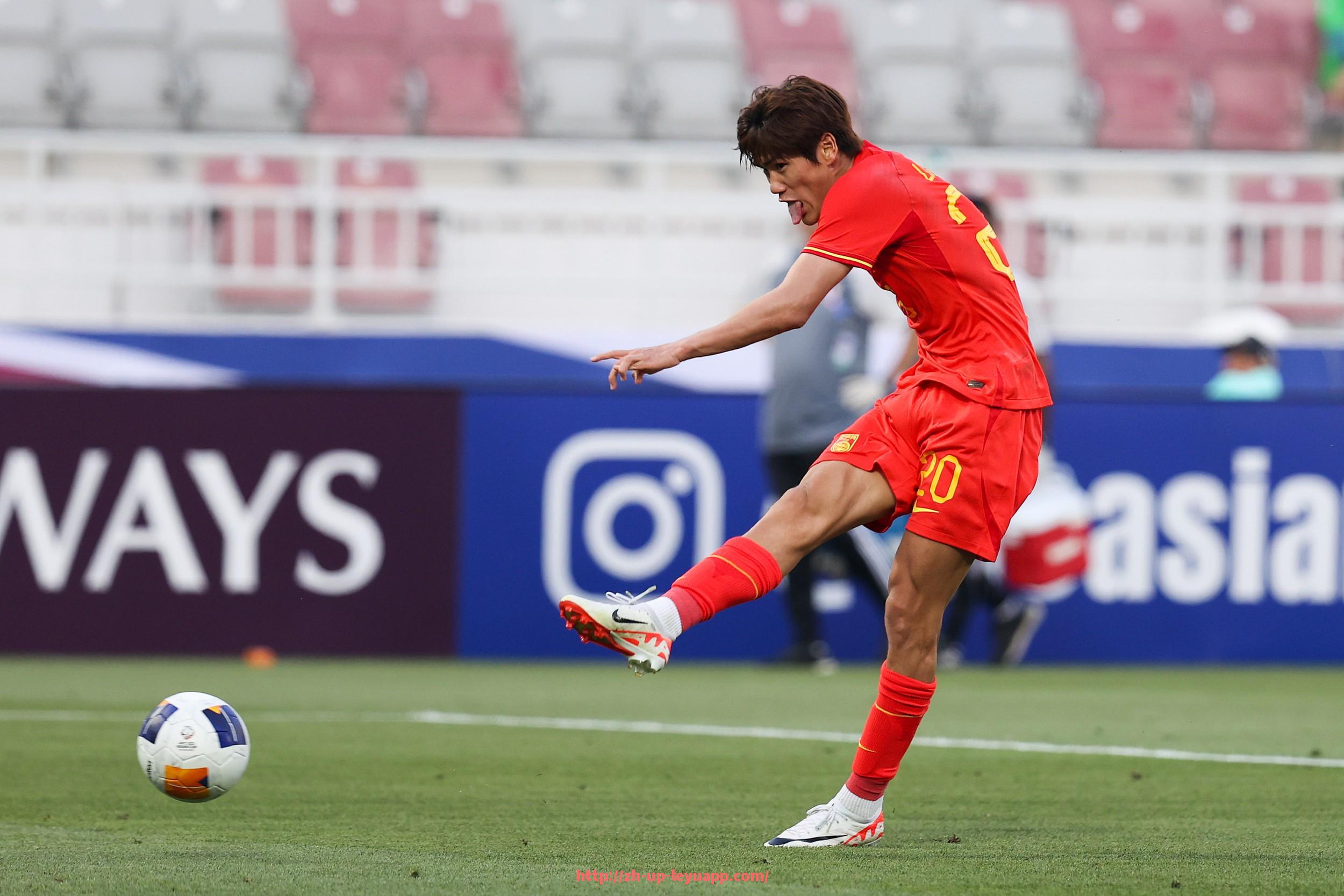 乐鱼体育入口-世俱杯控球球员场均触球次数数据统计：传控体系下的中枢角色表现